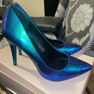 BCBGeneration Irridescent Metallic Pump Size 8.5